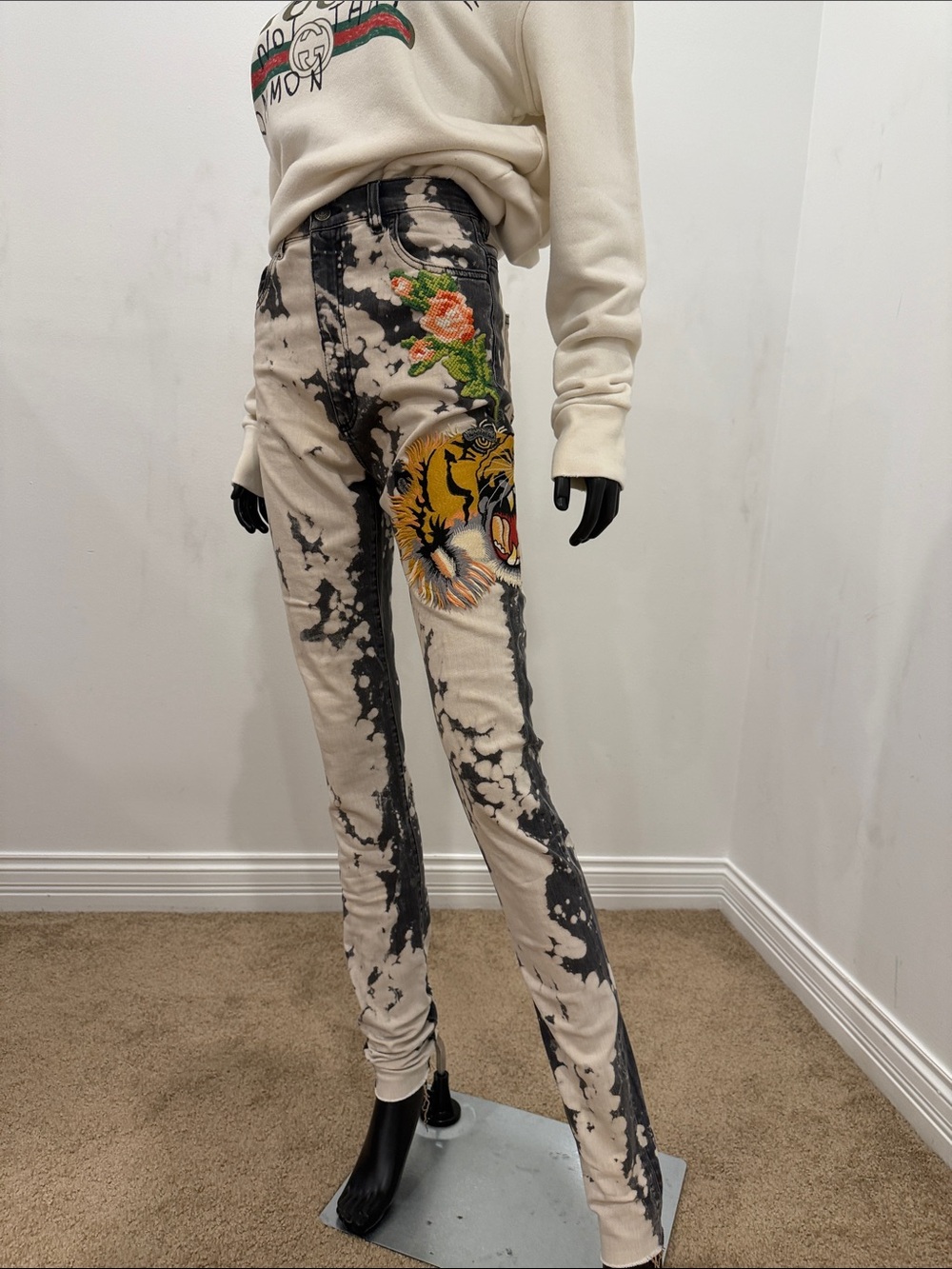 Gucci Tiger Rose Embroidered Bleached Skinny Jeans XS NEW